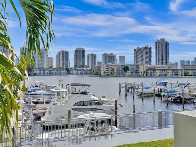 Building Photo - 18031 Biscayne Blvd