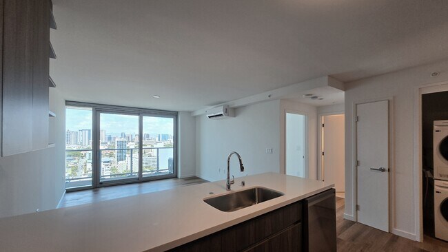 Building Photo - 1515 Liona St