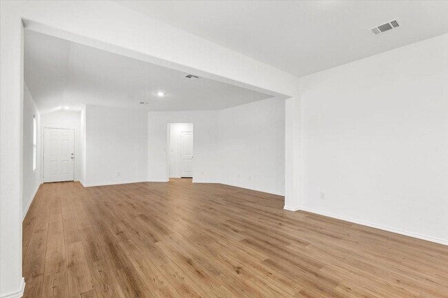 Building Photo - 104 Winged Foot Ct