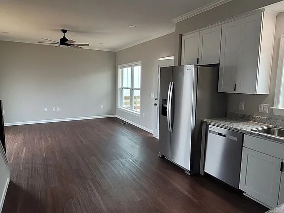 Building Photo - 119 Monarch Ln