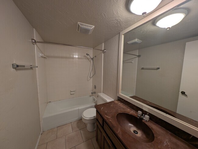 Building Photo - 8440 E 64th Pl