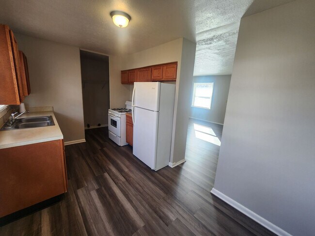 Building Photo - Spacious and updated 3 bedroom 1 bath!