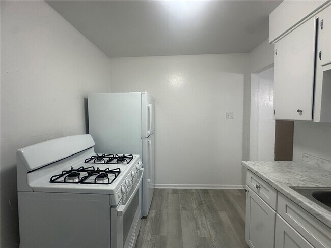 Building Photo - 515 Margil St