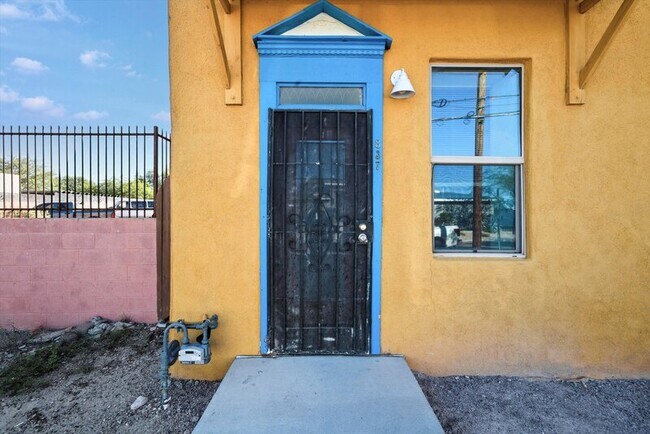 Building Photo - 837 S 8th Ave
