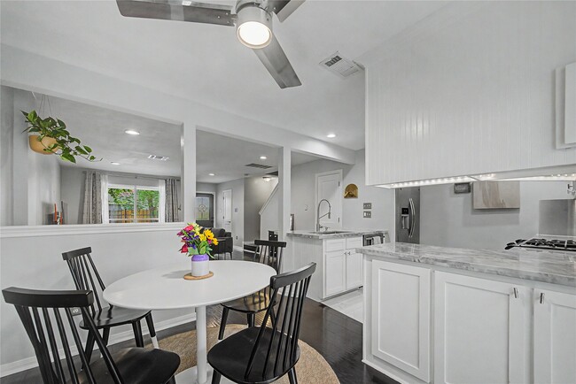 Building Photo - 1104 Buckner St