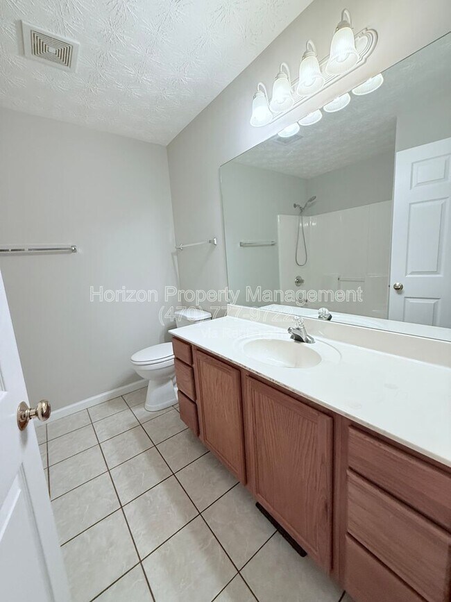 Building Photo - 4005 Hidden Hollow Dr