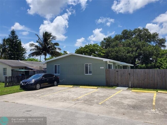 Building Photo - 430 SW 9th Ave