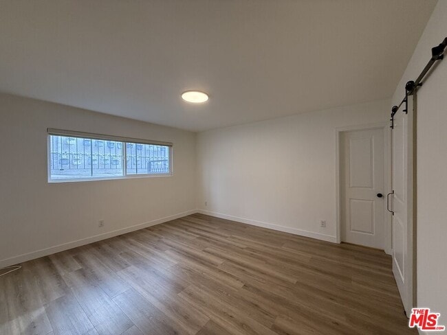 Building Photo - 314 S Clark Dr