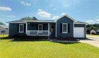 Building Photo - 6549 Applewhite Rd