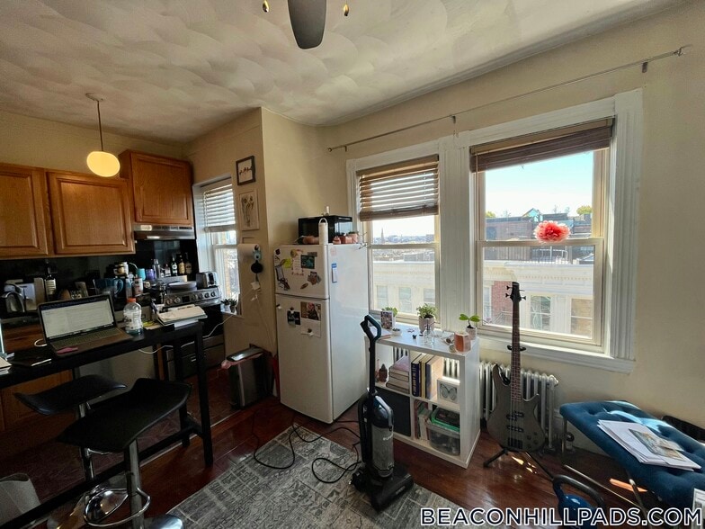 Building Photo - 108 Myrtle St