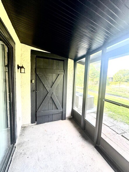 Building Photo - 16565 Brigadoon Dr