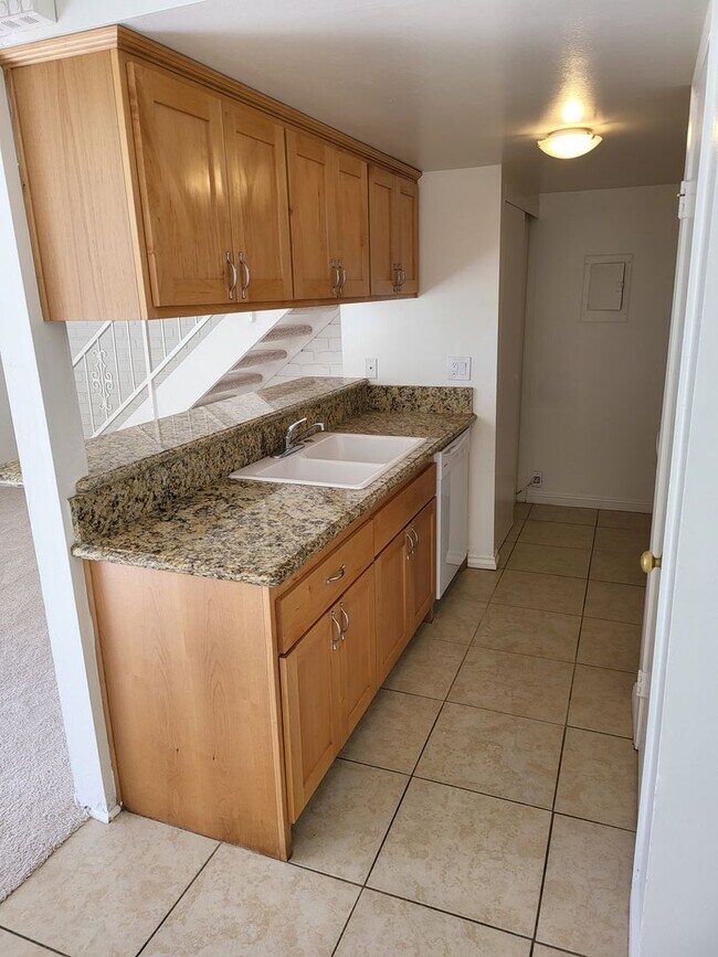 Building Photo - Sharp Townhouse on Victoria Avenue across from the Marina