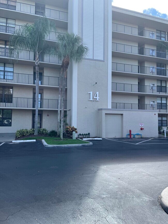 Building Photo - 14 Royal Palm Way