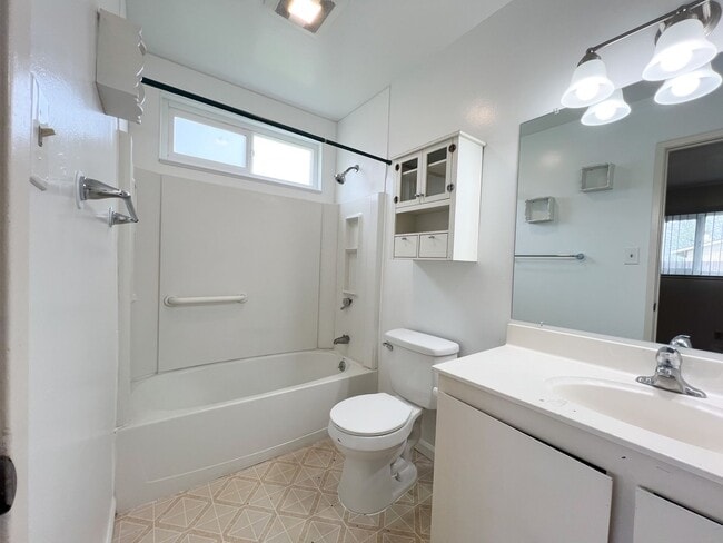 Building Photo - 4 Bedroom, 2 Bath Single Story Corner Lot Home in Rancho Cordova