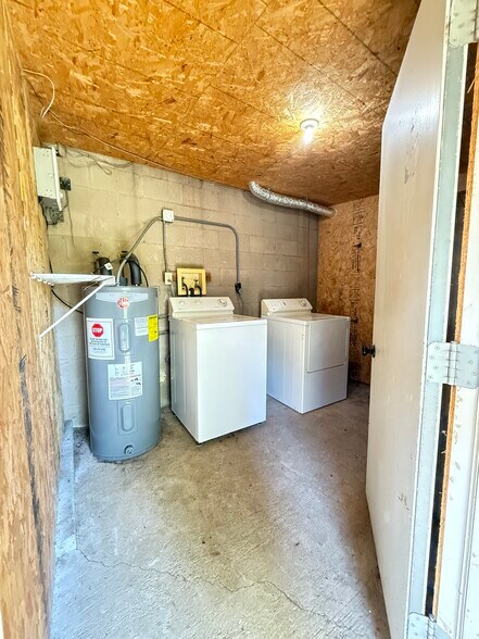 Building Photo - 214 Rosehill Dr