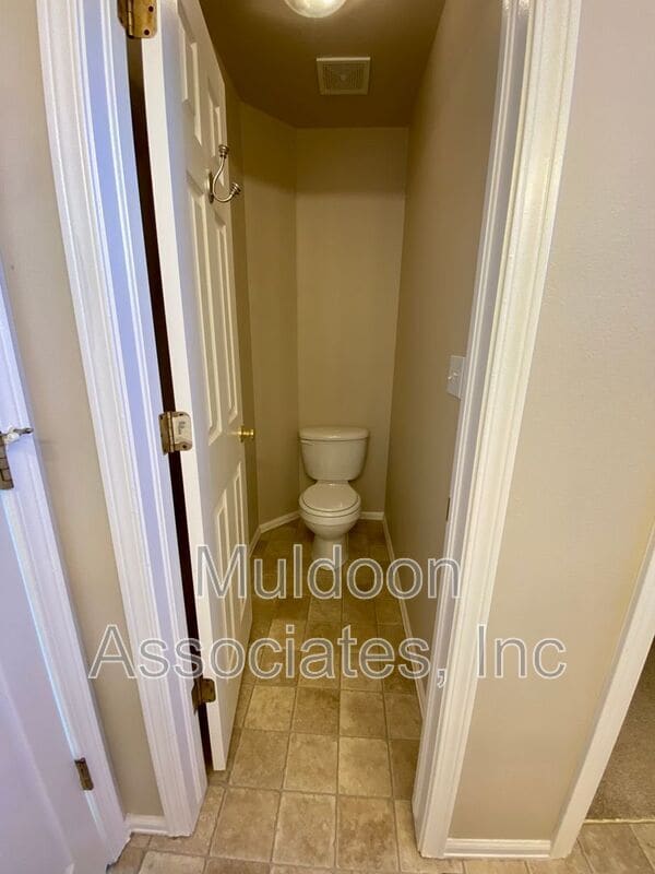 Building Photo - 1048 Scarlet Oak Dr