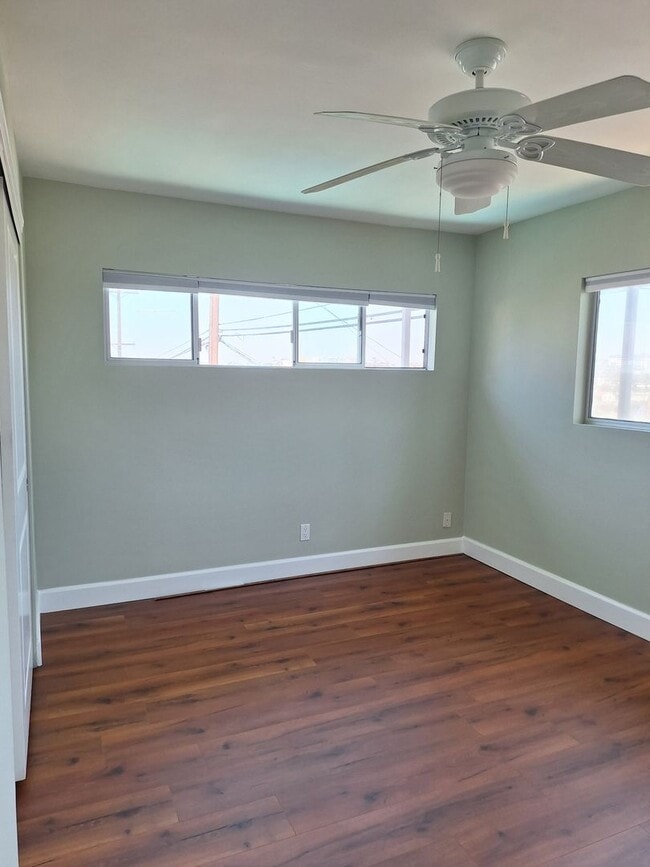 Building Photo - Spacious 2 bedroom