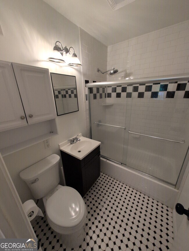 Building Photo - 202 Bishop Dr