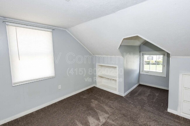 Building Photo - 492 E 327th St