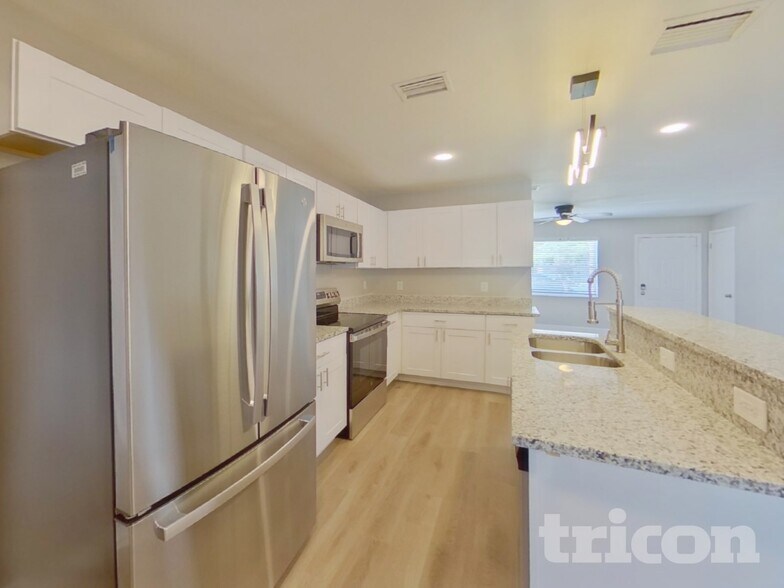 Building Photo - 201 85th Ave N