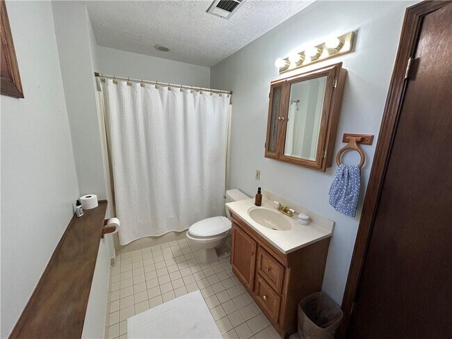 Building Photo - 2716 Peachtree Walk