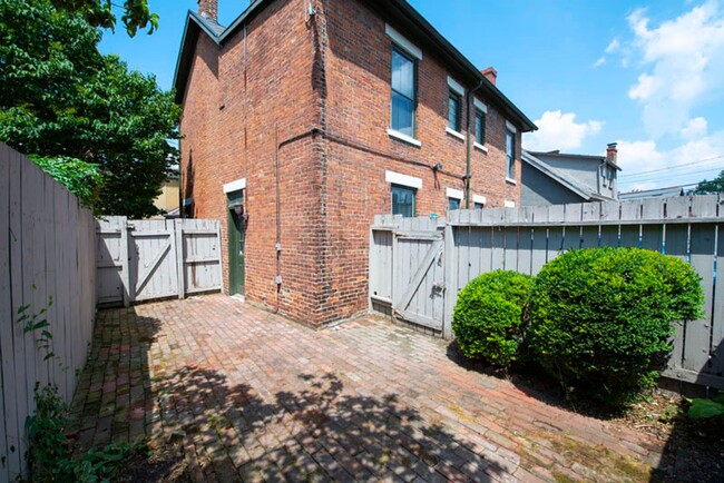 Building Photo - 510-512-512 S Lazelle St