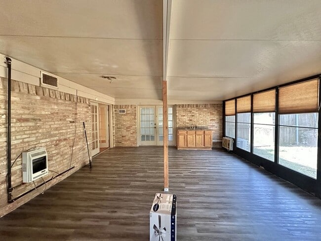 Building Photo - Spacious 4-Bedroom Home on a Corner Lot wi...