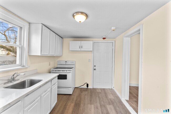 Building Photo - 313 High St