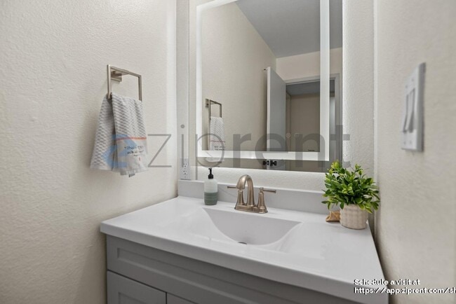 Building Photo - 291 Tradewinds Dr