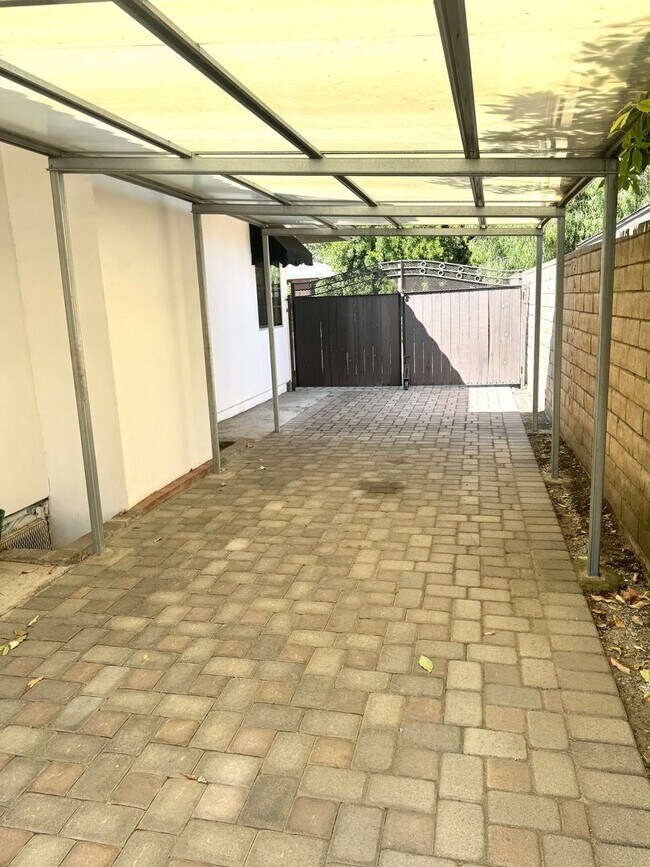 Building Photo - Charming Village Home – Steps from Claremo...