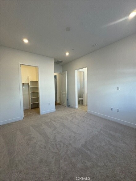 Building Photo - 436 Loon
