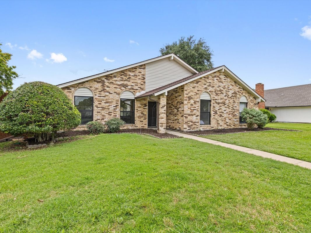 Building Photo - 3404 Newkirk Dr