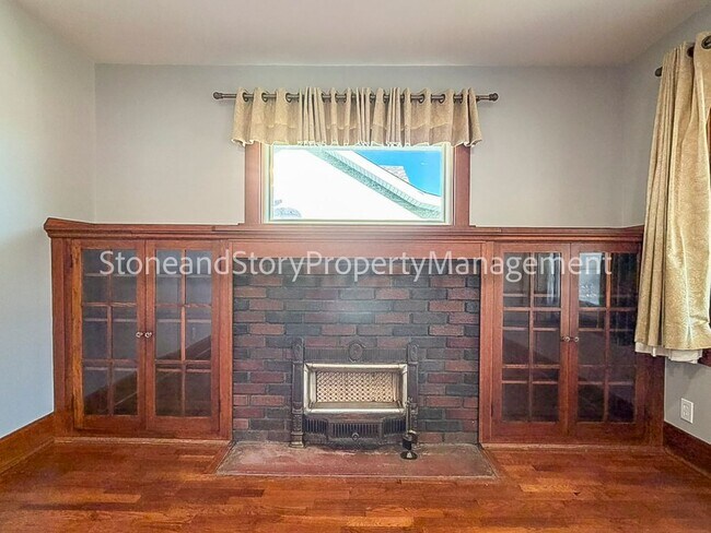 Building Photo - 2 bedroom 1 bath