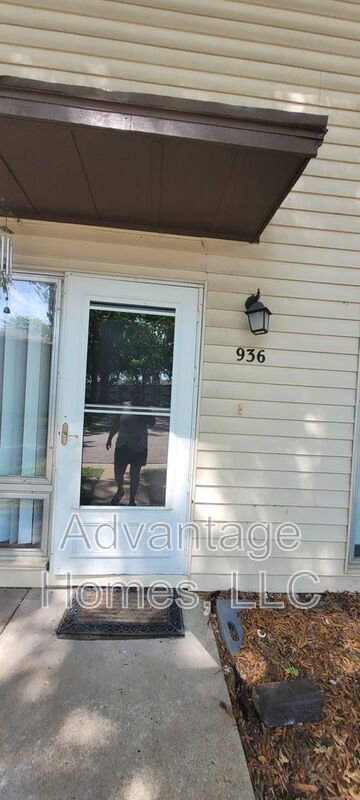 Building Photo - 936 N 71 St