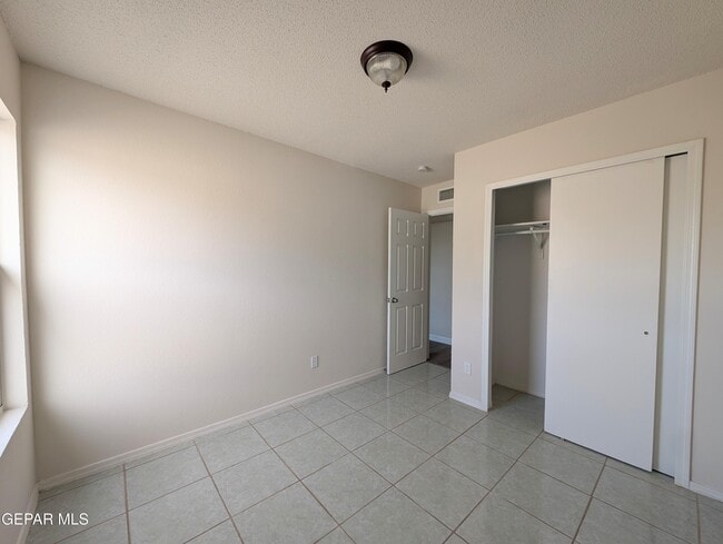 Building Photo - 5857 W Valley Cir