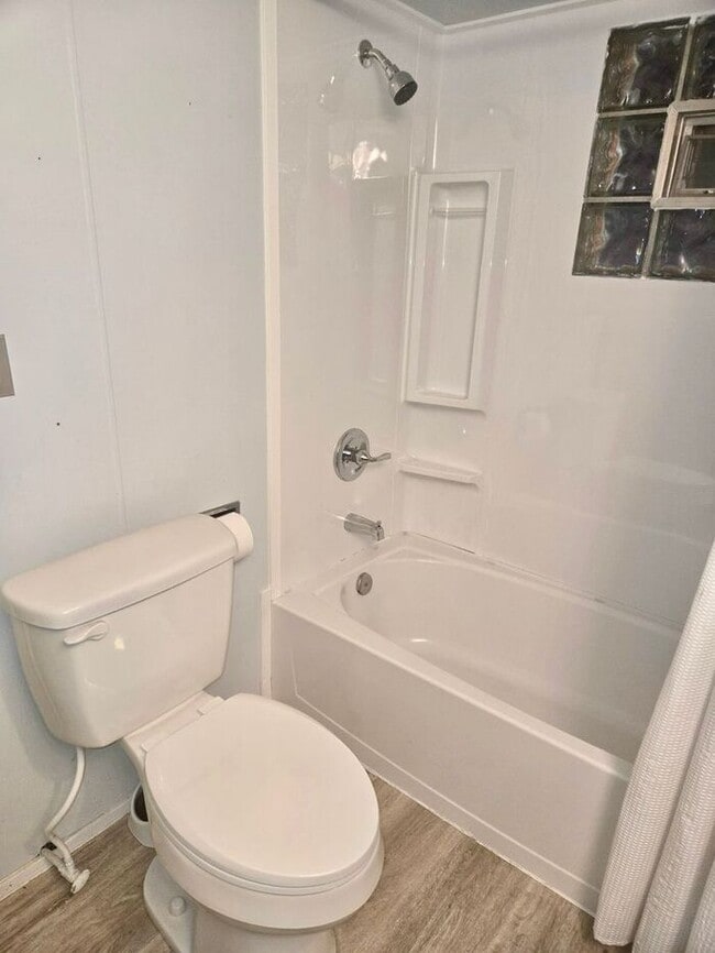 Building Photo - 2 bedroom home in Niles!!