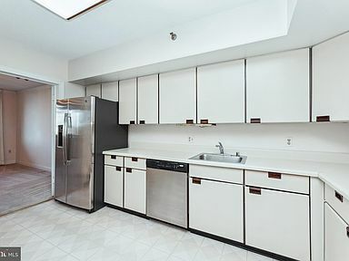 Building Photo - 4550 N Park Ave