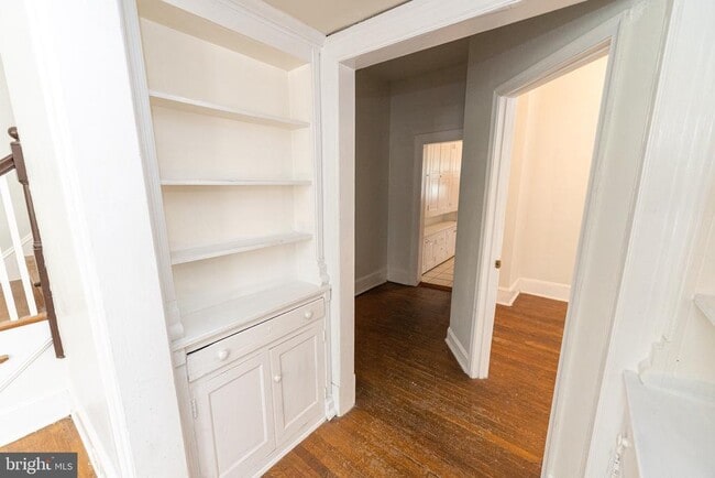 Building Photo - 733 Camden Ave