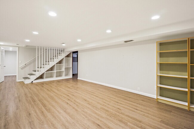 Building Photo - 6558 Seward Park Ave S