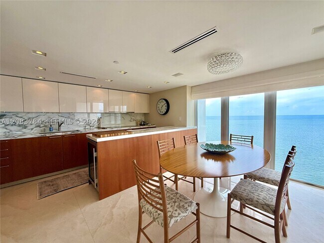 Building Photo - 881 Ocean Dr