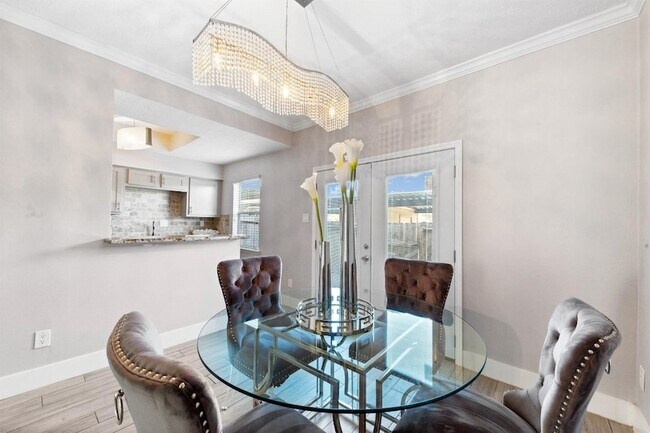 Building Photo - 7700 Creekbend Dr