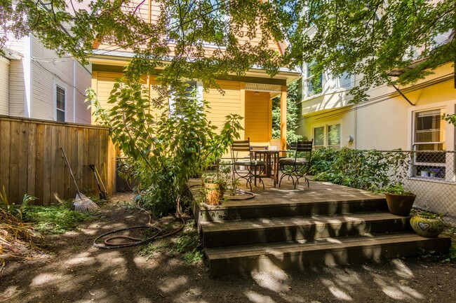 Building Photo - Furnished & Stylish 3 bedroom 1.5 bath home in bustling NW Portland  Available from March 15th- J...