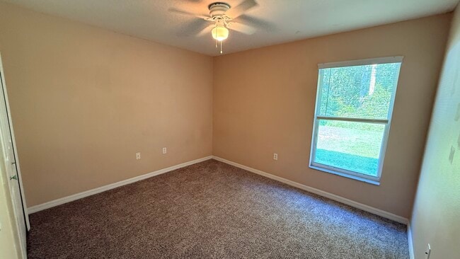 Building Photo - 10 Zebrawood Ct