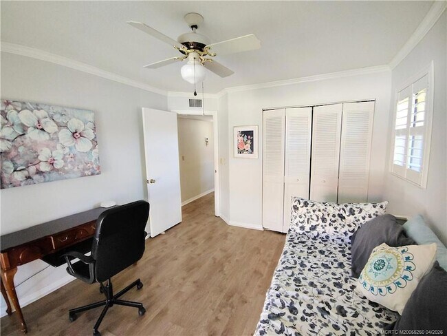 Building Photo - 511 SW South River Dr