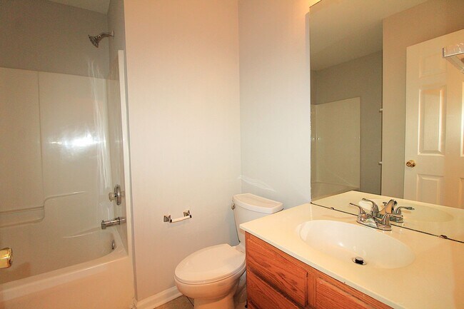 Building Photo - Updated 3-Bedroom Home in Silverstone Neighborhood – Move-In Ready!