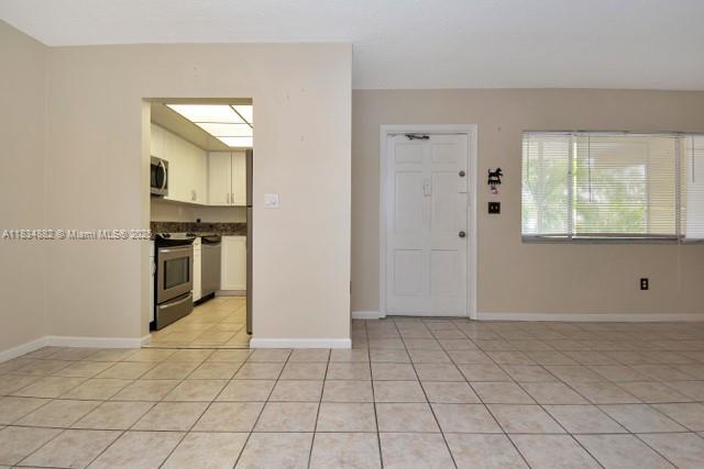 Building Photo - 2101 NE 68th St