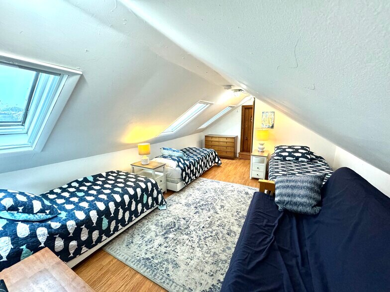 Loft - 213 Amber St