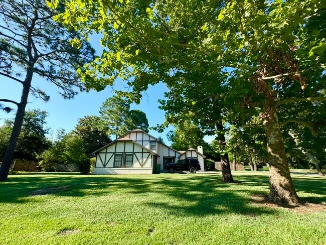 Building Photo - 129 Raintree Blvd