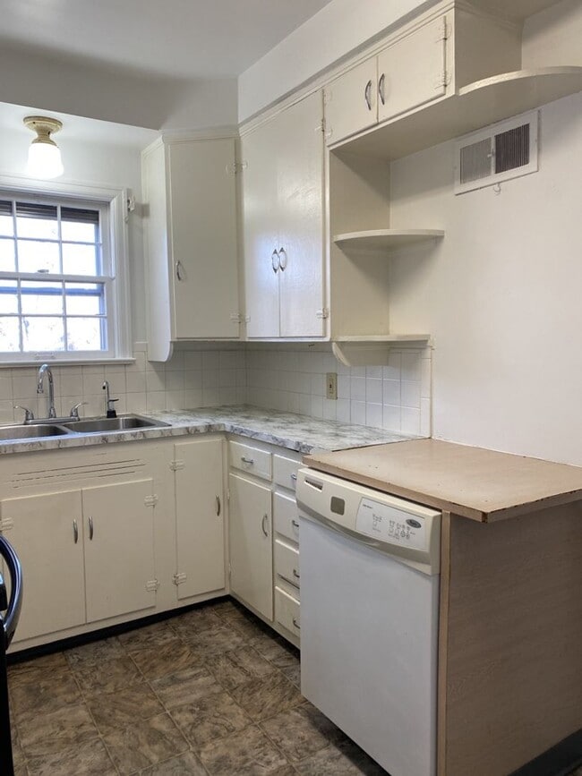 Building Photo - 2 Bed / 2 Bath Home - Close to UNC