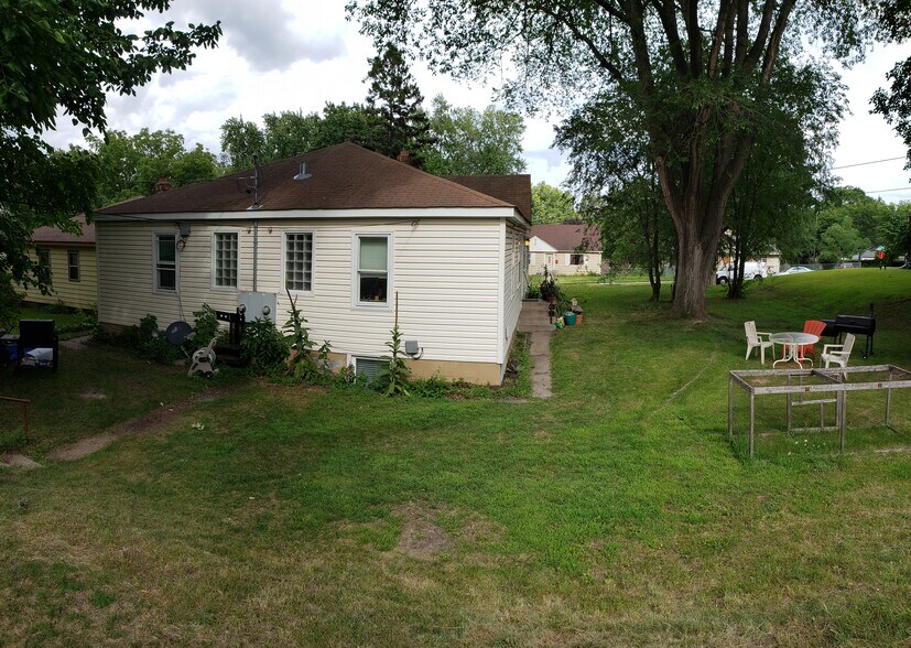 yard - 4242 S 15th Ave